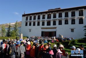 西藏旅游旺季来临 布达拉宫购票须预约